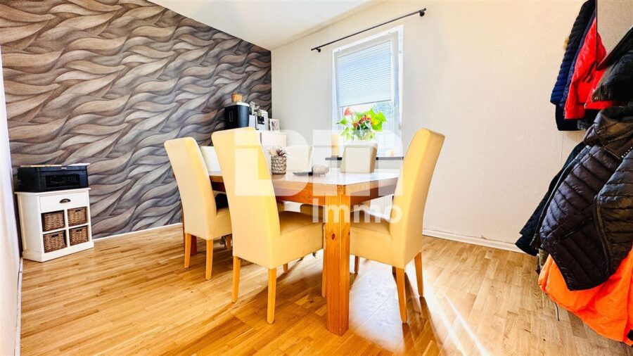 Umfangreich saniertes Zweifamilienhaus + Carport auf großem Grundstück mit Traumgarten - WE2 OG Kinderzimmer / Aktuell Esszimmer